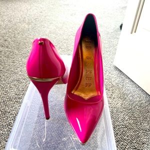 Ted Baker hot pink patent leather pumps